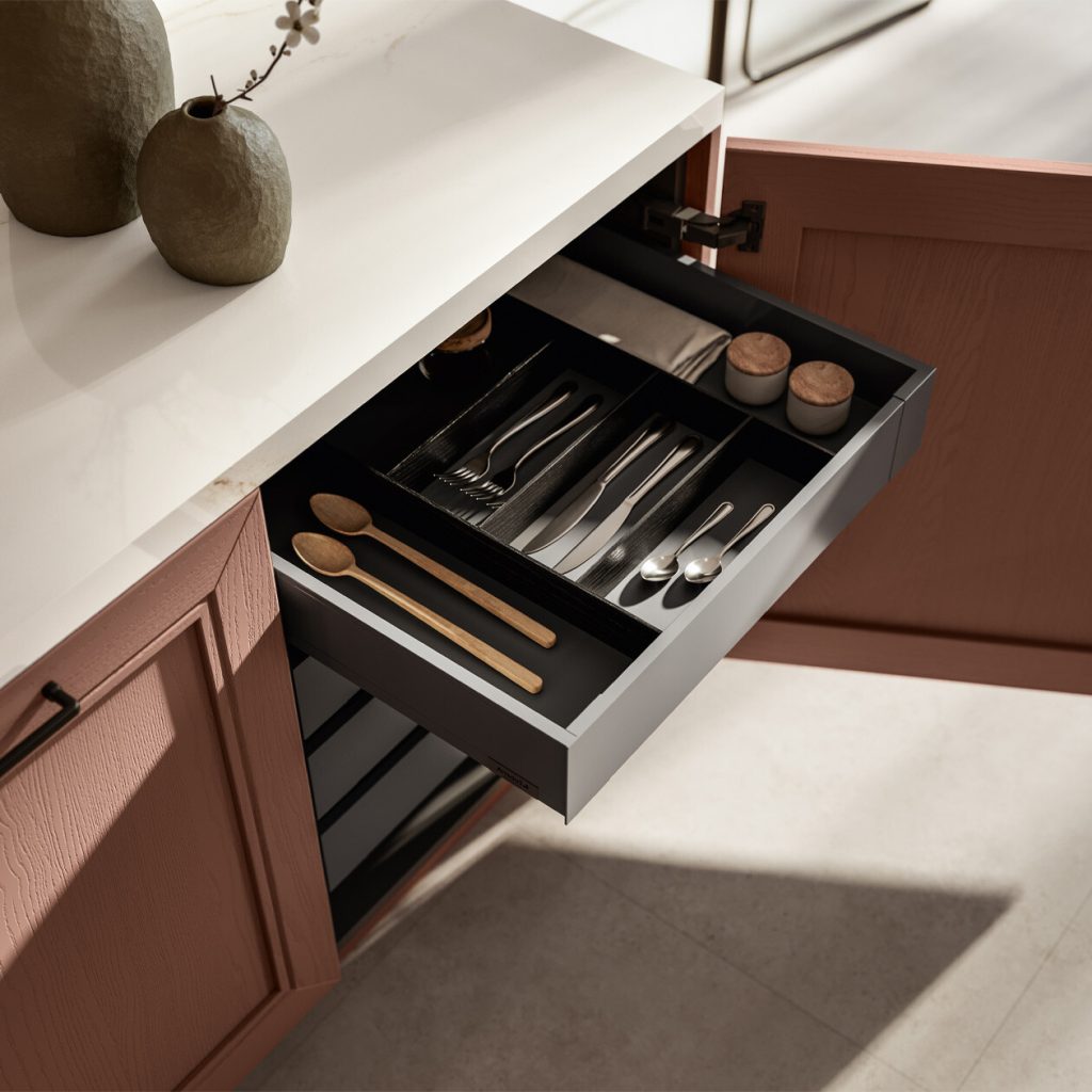 03 cassetto attrezzato opera arredo3.a9ca3a04